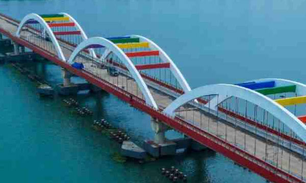 Chief Minister dedicates Perumbalam Bridge to the nation