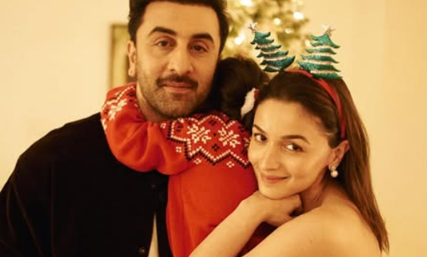 little-raha-teams-up-with-papa-ranbir-kapoor-to-make-a-special-card-for-mama-alia-bhatt-on-women-s-day-