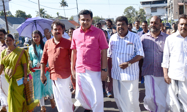 Centre and state open new front; Ministers to boycott Modi's national highway inauguration