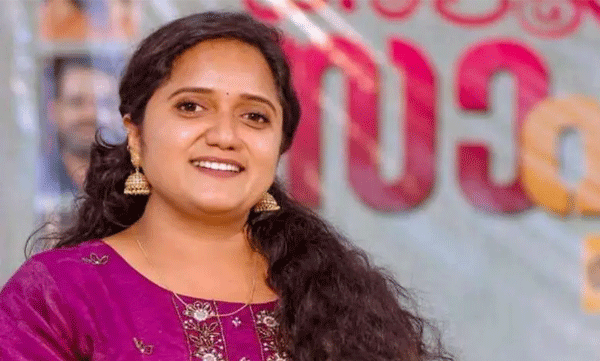 legal-notice-issued-to-sreenadevi-kunjamma-over-ration-card-dispute