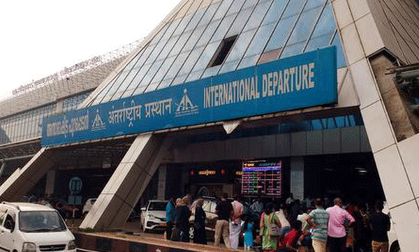 air-india-flight-dealys-passengers-including-umrah-pilgrims-stuck-in-karipur-airport