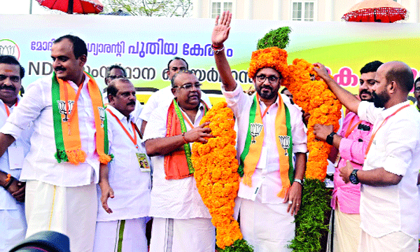 Satheesan has a 'shop selling flowers and incense'; K. Surendran says that if Congress comes, Jamaat will be run internally