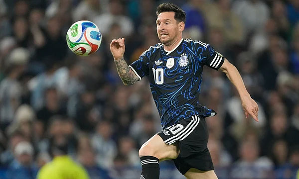 Messi in Tears at La Bombonera; Resounding Victory for Argentina in His Final Match on Home Soil