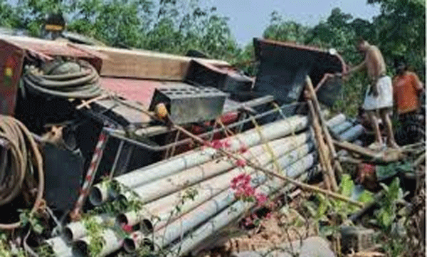 malappuram-kuttippara-lorry-accident-workers-injured