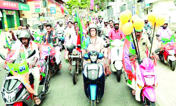 Smriti Irani's road show on a scooter