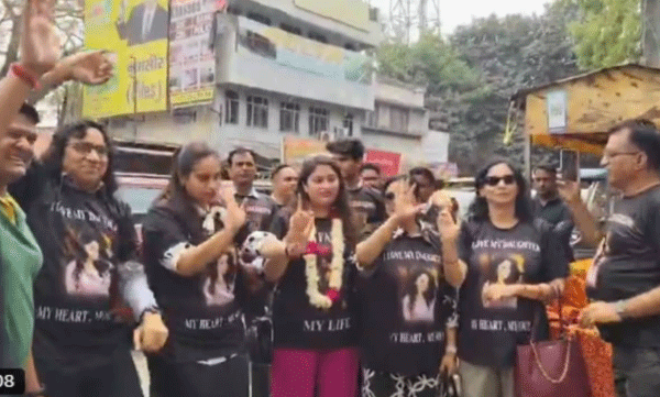 viral-video-father-and-family-celebrates-daughters-divorce