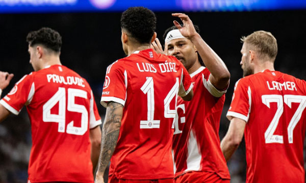 Bayern Munich defeated Real Madrid in the first leg of the quarter-finals through a goal by Roy Keane