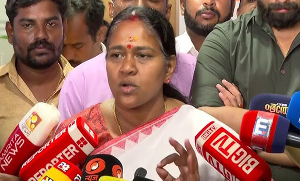 Currency and saree for votes; Palakkad in the heat of controversy