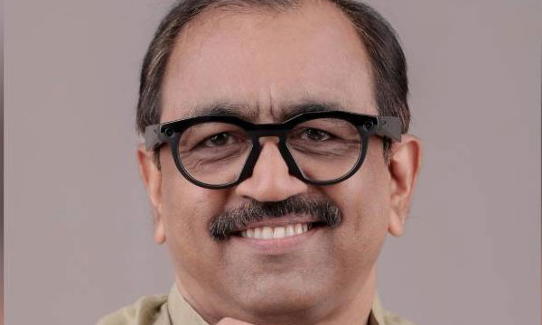 Action taken against UDF chief election agent for wearing glasses with cameras at polling booth