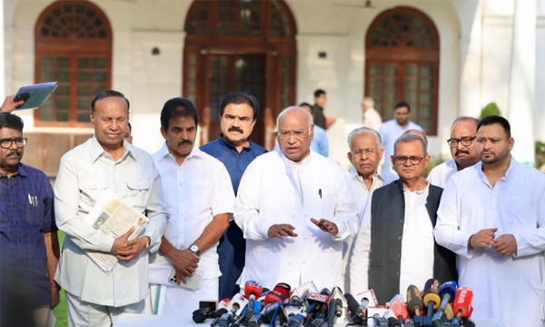 'Women's reservation should be implemented without increasing seats'; 'India' Front opposes bills