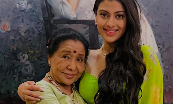 zanai-bhosles-throwback-post-with-asha-bhosle-is-on-everyones-mind-she-celebrated-life