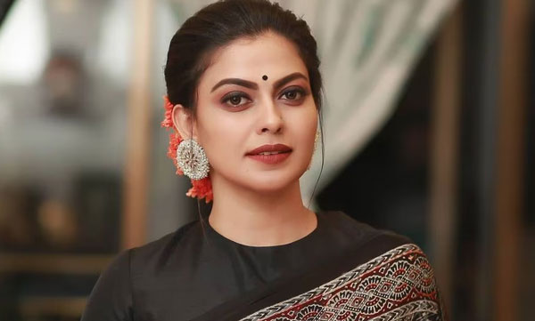 anusree-reacts-on-vizhinjam-bar-dispute-man-beaten-to-death