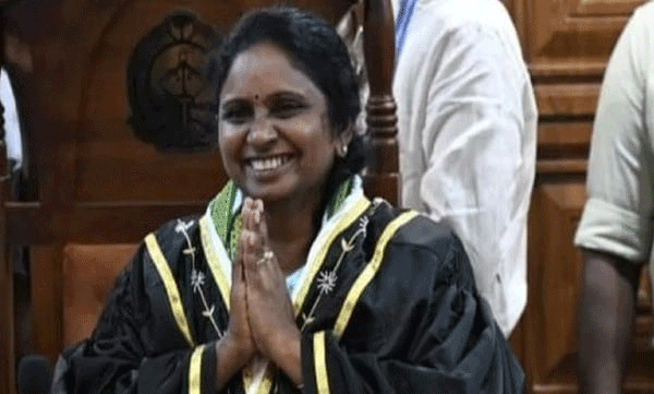 corrupt-mayor-should-resign-opposition-protests-against-kochi-mayor.