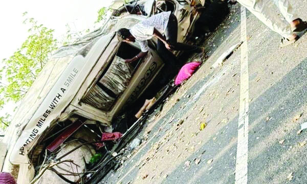 Accident in Valparai; Suspected that the vehicle was not being driven by the tempo traveler driver; Transport Department to confirm