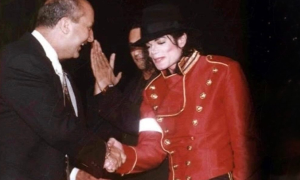 anupam-kher-shares-old-photo-with-michael-jackson-recalls-meeting-king-of-pop-in-1996