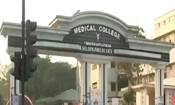 യുവാവിന് ഗർഭപാത്രം; റേഡിയോളജി മേധാവി സമാധാനം പറയണം