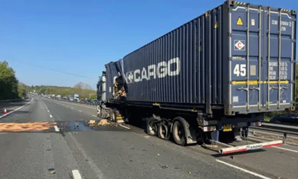 uk-highway-wine-spill-traffic-disruption