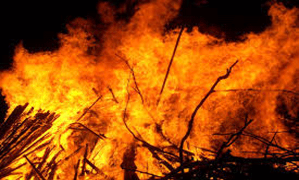 A massive fire broke out at Red Star Press in Vellayil, Kozhikode, causing over 1 crore in losses.
