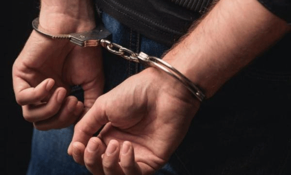 police-hunt-suspect-in-knifepoint-rape-attempt-