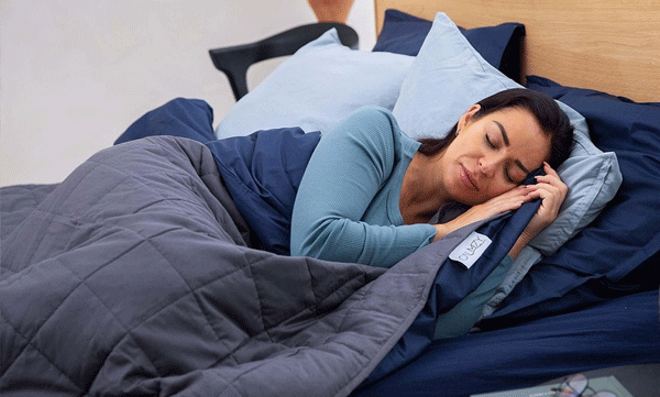 cant-sleep-well-doctor-reveals-3-bedtime-mistakes-that-are-ruining-what-you-do-sixty-minutes-stress-phone-scrolling