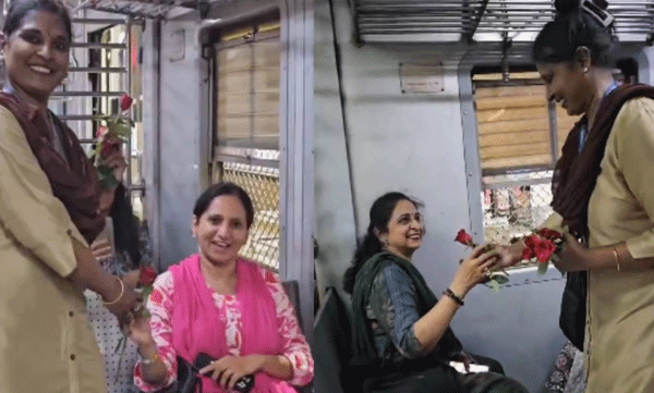 mumbai-ladies-special-local-train-service-celebrates-34th-anniversary-welcomes-women-commuters-with-roses