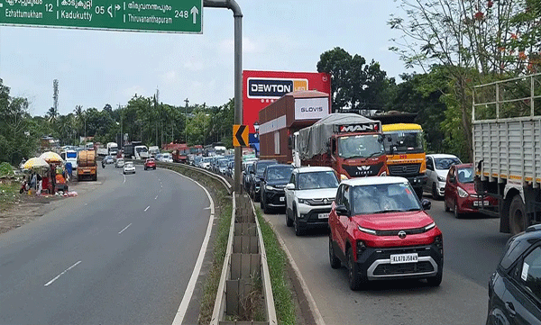 chalakudy-bridge-closed-again-heavy-traffic-jam-on-national-highway