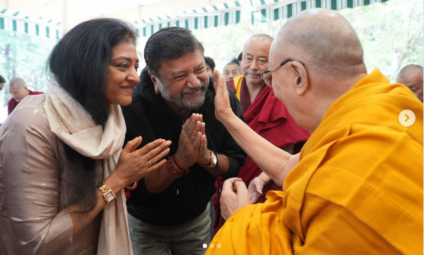 actor-jayaram-and-wife-parvathy-meet-the-dalai-lama-in-dharamshala
