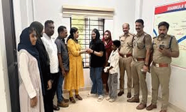 woman-returns-lost-gold-chain-found-at-kozhencherry-bus-stand-