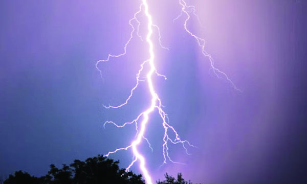 Summer rains with lightning in the state; structural changes in clouds cited as the cause