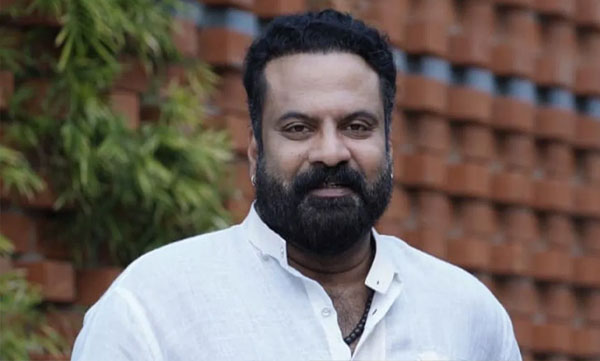 tini-tom-slams-amma-leadership