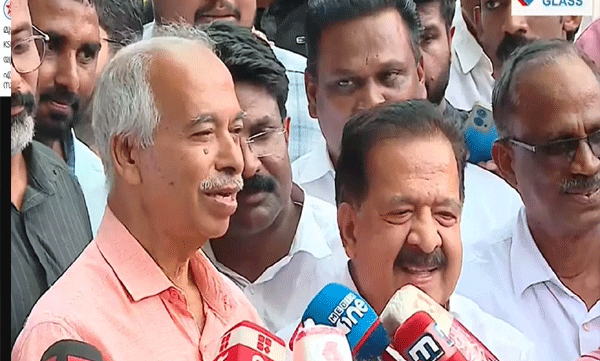 v-kunjikrishnan-meets-ramesh-chennitthala