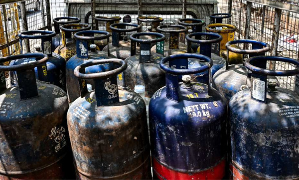 Cooking gas crisis worsens in the state; move to close hotels