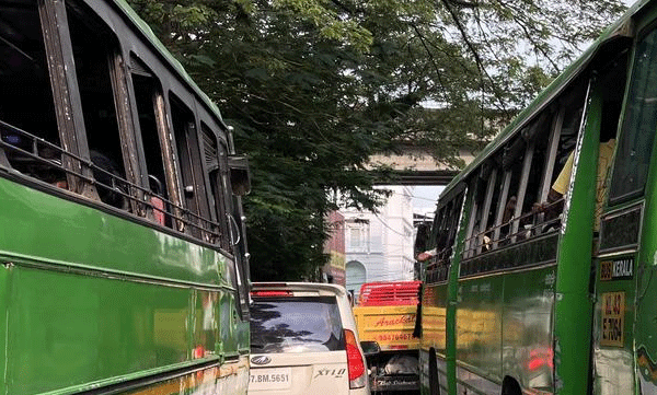free-travel-for-women-on-ksrtc-private-bus-owners-criticize-government-did-not-consult