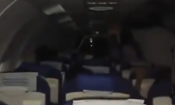 IndiGo passengers left sweating in darkness for 30 minutes