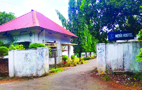 calicut-university-mens-hostel-main-gate-remains-a-mockery