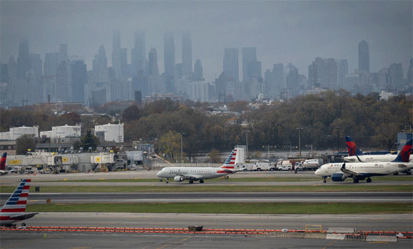 sinkhole-found-at-laguardia-airport-runway-and-many-flights-delayed