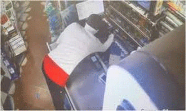 masked-burglary-gang-arrested-red-handed-while-looting-shops