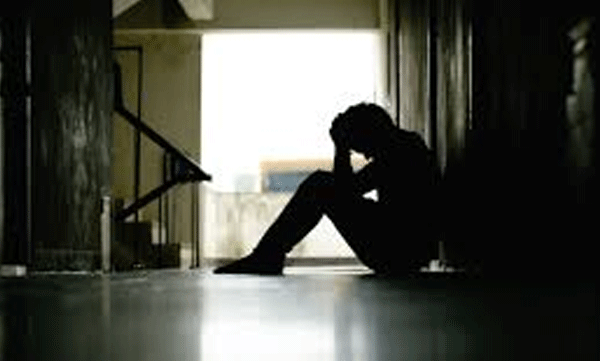 students-complain-about-lack-of-benches-in-smoking-area-teachers-reply-earns-praise