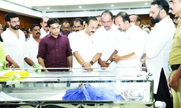 രാഷ്ട്രീയത്തിലും സിനിമയിലും ഒരുപോലെ വളര്‍ന്നവര്‍ ;  സതീശനും സലിമും പുലര്‍ത്തിയിരുന്നത് മൂന്ന് പതിറ്റാണ്ട് നീണ്ട ഹൃദയബന്ധം