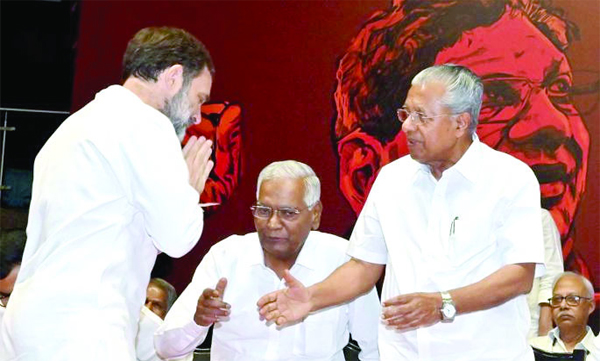 ''കെട്ടിപ്പിടിക്കുന്നതല്ല എന്റെ രീതി'', രാഹുലിനു പിണറായിയുടെ മറുപടി