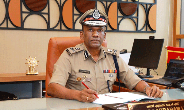 റേഷന് വിതരണത്തില് വ്യാപക ക്രമക്കേട്; 'ഓപ്പറേഷന് ഭക്ഷ്യ സുരക്ഷ'യുമായി വിജിലന്സ്; ഉദ്യോഗസ്ഥരും ലൈസന്സികളും വലയില്; വെല്ഡണ് മനോജ് എബ്രഹാം... ഇതാകണം കേരളത്തിന്റെ അഴിമതി വിരുദ്ധ സേന