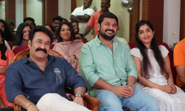   മോഹന്‍ലാല്‍ മീര ജാസ്മിന്‍ ചിത്രം ' അതിമനോഹരം' ഷൂട്ടിങ് പുരോഗമിക്കുന്നു
