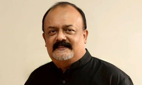 ' ഒരു റീത്തും വേണ്ട, മരിച്ച് മണിക്കൂര്‍ തികയും മുന്‍പേ എന്നെ ചാരമാക്കണം' ; നടന്‍ മഹേഷ് നായര്‍ 
