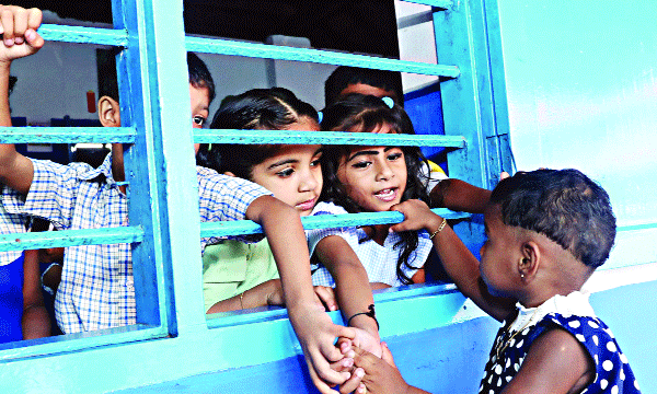 സ്കൂളിലെത്തിച്ച പൗഡർ ദേഹത്ത് വീണു; തിരുവനന്തപുരത്ത് 9 വിദ്യാർത്ഥികൾക്ക് ദേഹാസ്വാസ്ഥ്യം
