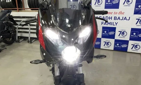 സുരക്ഷയ്ക്കും റൈഡിംഗ് കംഫര്‍ട്ടിനും മുന്‍ഗണനയുള്ള അപ്ഡേറ്റുകള്‍ ; പള്‍സര്‍ 220F 2026 പതിപ്പ് പുറത്തിറക്കി ബജാജ് ഓട്ടോ 
