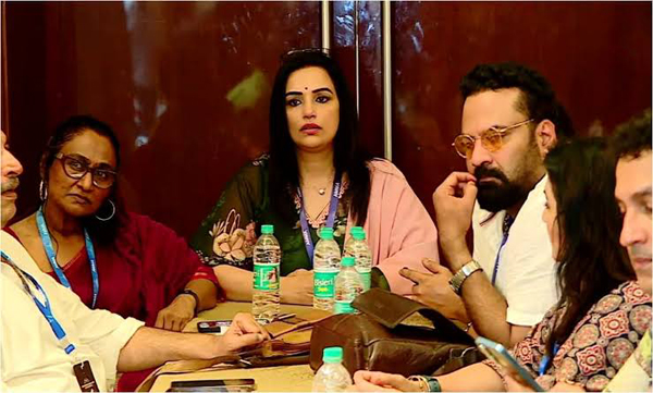 'അമ്മ' ഭരണസമിതി രാജിവച്ചു; ശ്വേതാ മേനോന് സംഘടന വിട്ടു