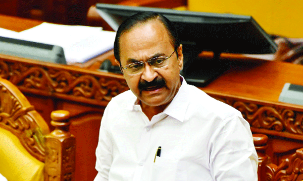 കുടുംബങ്ങള്‍ക്ക് 25 ലക്ഷത്തിന്റെ ചികിത്സാ പരിരക്ഷ; 'ഉമ്മന്‍ചാണ്ടി ആരോഗ്യ ഇന്‍ഷുറന്‍സ്' പ്രഖ്യാപനവുമായി മുഖ്യമന്ത്രി 