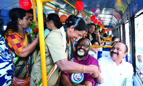 കെഎസ്ആര്‍ടിസിയിലെ സ്ത്രീകളുടെ സൗജന്യ യാത്ര: പദ്ധതി സ്‌റ്റേ ചെയ്യണമെന്ന ഹര്‍ജി ഹൈക്കോടതി തള്ളി