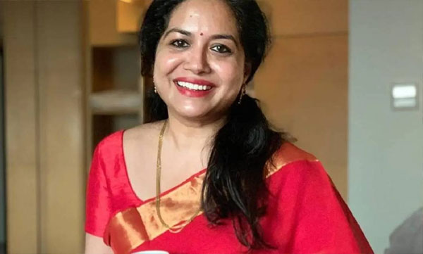 ' ഇഷ്ടമുളള വസ്ത്രം ധരിക്കുന്നതാണ് സ്വാതന്ത്ര്യമെന്ന് കരുതുന്നത് വിഡ്ഢിത്തം' ; ഫെമിനിസത്തെക്കുറിച്ച് വിവാദ പരാമര്‍ശവുമായി ഗായിക 

