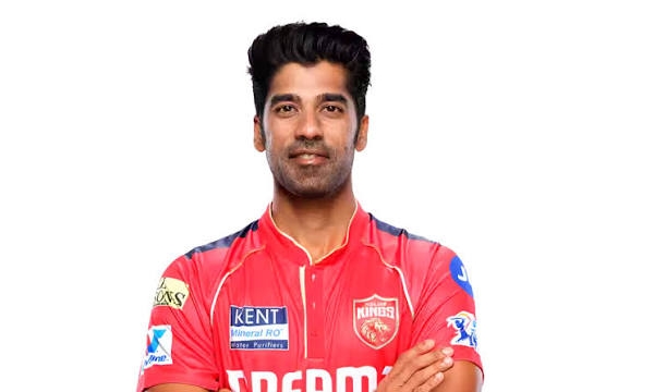 പാചകക്കാരനെ മർദ്ദിച്ചതിന് പഞ്ചാബ് കിംഗ്സ് താരത്തിനും പിതാവിനുമെതിരെ കേസ്